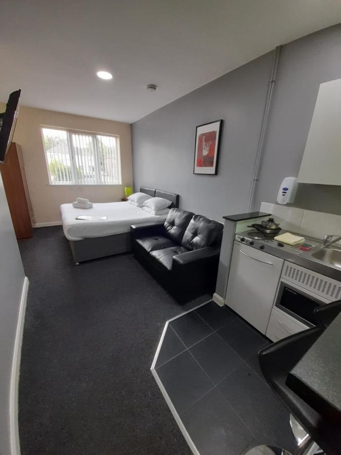 Lymedale Suites Studios & Aparthotel In Newcastle Under Lyme & Stoke Екстериор снимка