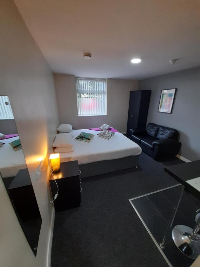 Lymedale Suites Studios & Aparthotel In Newcastle Under Lyme & Stoke Екстериор снимка