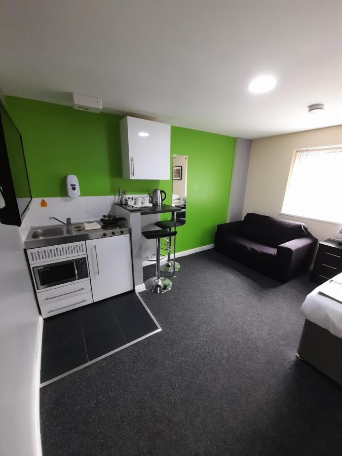 Lymedale Suites Studios & Aparthotel In Newcastle Under Lyme & Stoke Екстериор снимка