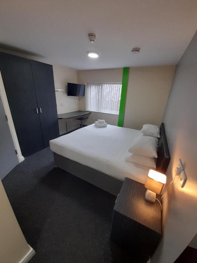 Lymedale Suites Studios & Aparthotel In Newcastle Under Lyme & Stoke Екстериор снимка